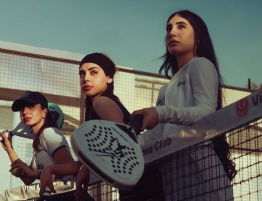 Een selectie van nieuwe Adidas padelrackets met moderne ontwerpen en technologieën voor elke speler.