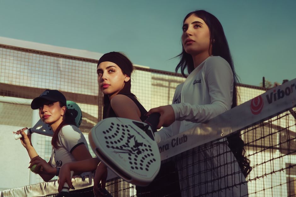 Een selectie van nieuwe Adidas padelrackets met moderne ontwerpen en technologieën voor elke speler.